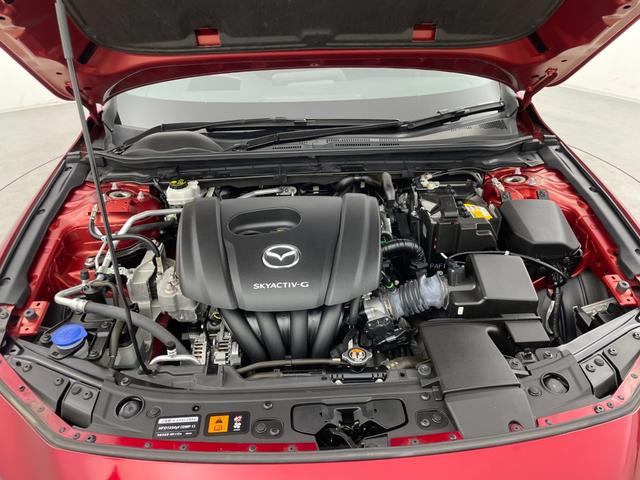 ＭＡＺＤＡ３ファストバック １５Ｓツーリング　純正８．８型ナビ　３６０度ビューモニター　ドライバーモニタリング　衝突軽減ブレーキ　アダプティブクルーズコントロール　ヘッドアップディスプレイ　ＥＴＣ　純正前後ドライブレコーダー　スマートキー　禁煙車（77枚目）