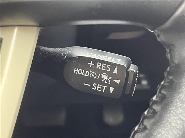 プリウス Ｓセーフティプラス　アルパイン９インチＳＤナビ　バックカメラ　パーキングアシスト　インテリジェントクリアランスソナー　トヨタセーフティセンス　カラーヘッドアップディスプレイ　ＬＥＤヘッドランプ　プッシュスタート　禁煙車（10枚目）