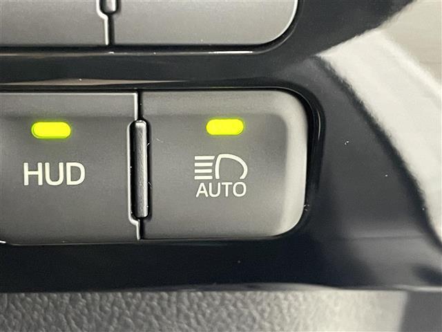 プリウス Ｓセーフティプラス　アルパイン９インチＳＤナビ　バックカメラ　パーキングアシスト　インテリジェントクリアランスソナー　トヨタセーフティセンス　カラーヘッドアップディスプレイ　ＬＥＤヘッドランプ　プッシュスタート　禁煙車（11枚目）