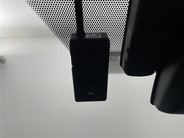 プリウス Ｓセーフティプラス　アルパイン９インチＳＤナビ　バックカメラ　パーキングアシスト　インテリジェントクリアランスソナー　トヨタセーフティセンス　カラーヘッドアップディスプレイ　ＬＥＤヘッドランプ　プッシュスタート　禁煙車（12枚目）