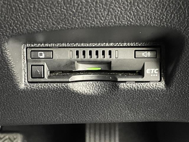 プリウス Ｓセーフティプラス　アルパイン９インチＳＤナビ　バックカメラ　パーキングアシスト　インテリジェントクリアランスソナー　トヨタセーフティセンス　カラーヘッドアップディスプレイ　ＬＥＤヘッドランプ　プッシュスタート　禁煙車（13枚目）