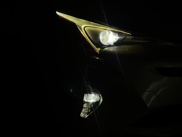 プリウス Ｓセーフティプラス　アルパイン９インチＳＤナビ　バックカメラ　パーキングアシスト　インテリジェントクリアランスソナー　トヨタセーフティセンス　カラーヘッドアップディスプレイ　ＬＥＤヘッドランプ　プッシュスタート　禁煙車（15枚目）