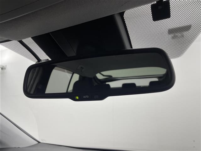 プリウス Ｓセーフティプラス　アルパイン９インチＳＤナビ　バックカメラ　パーキングアシスト　インテリジェントクリアランスソナー　トヨタセーフティセンス　カラーヘッドアップディスプレイ　ＬＥＤヘッドランプ　プッシュスタート　禁煙車（16枚目）