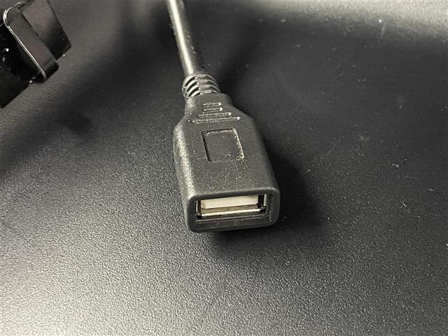 プリウス Ｓセーフティプラス　アルパイン９インチＳＤナビ　バックカメラ　パーキングアシスト　インテリジェントクリアランスソナー　トヨタセーフティセンス　カラーヘッドアップディスプレイ　ＬＥＤヘッドランプ　プッシュスタート　禁煙車（27枚目）