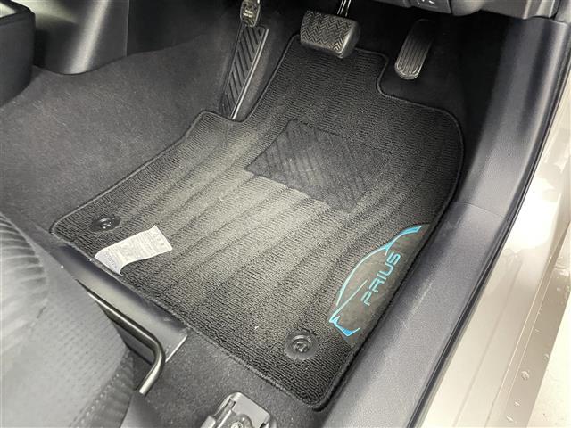 プリウス Ｓセーフティプラス　アルパイン９インチＳＤナビ　バックカメラ　パーキングアシスト　インテリジェントクリアランスソナー　トヨタセーフティセンス　カラーヘッドアップディスプレイ　ＬＥＤヘッドランプ　プッシュスタート　禁煙車（42枚目）