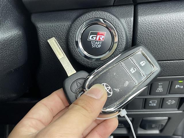 【スマートキー（エンジンスタートストップスイッチ）】スマートキー（電子キー）を持っていれば、スイッチを押すだけでエンジンをかけることができます！