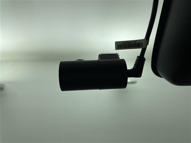 【前後ドライブレコーダー】映像・音声などの運転中の記録を残します。事故などを起こした起こされた時の証拠になりえますので、もしも時でも安心ですね。