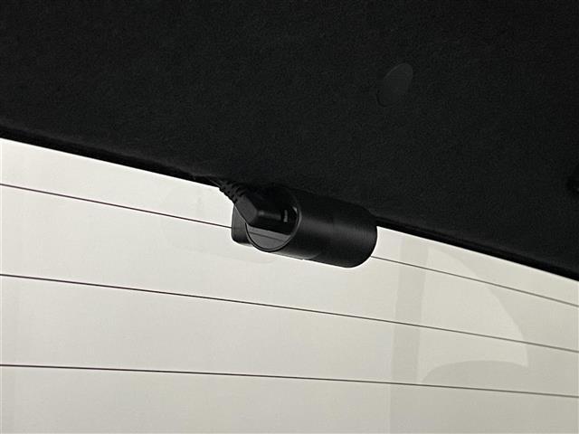 【前後ドライブレコーダー】映像・音声などの運転中の記録を残します。事故などを起こした起こされた時の証拠になりえますので、もしも時でも安心ですね。