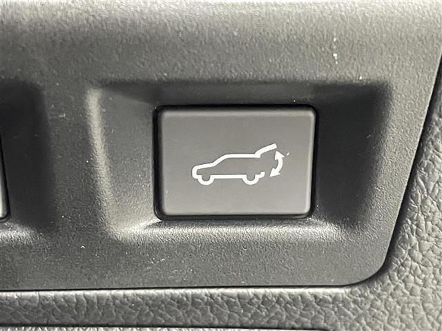 フォレスター Ｘ－ブレイク　カラーアクセント仕様　前席パワーシート　パワーリヤゲート　アドバンスドセイフティパッケージ　プッシュスタート　純正７インチナビ　バックカメラ　全席シートヒーター　ルーフレール　アイサイト　ＬＥＤヘッドライト　４ＷＤ　禁煙車（3枚目）