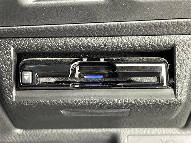 フォレスター Ｘ－ブレイク　カラーアクセント仕様　前席パワーシート　パワーリヤゲート　アドバンスドセイフティパッケージ　プッシュスタート　純正７インチナビ　バックカメラ　全席シートヒーター　ルーフレール　アイサイト　ＬＥＤヘッドライト　４ＷＤ　禁煙車（8枚目）