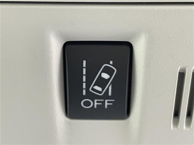 フォレスター Ｘ－ブレイク　カラーアクセント仕様　前席パワーシート　パワーリヤゲート　アドバンスドセイフティパッケージ　プッシュスタート　純正７インチナビ　バックカメラ　全席シートヒーター　ルーフレール　アイサイト　ＬＥＤヘッドライト　４ＷＤ　禁煙車（12枚目）