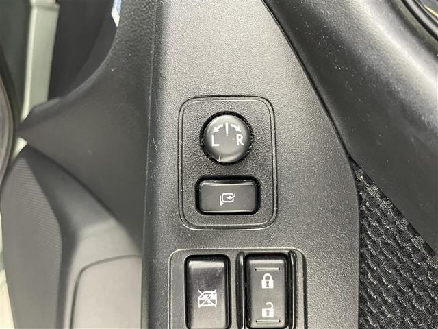 フォレスター Ｘ－ブレイク　カラーアクセント仕様　前席パワーシート　パワーリヤゲート　アドバンスドセイフティパッケージ　プッシュスタート　純正７インチナビ　バックカメラ　全席シートヒーター　ルーフレール　アイサイト　ＬＥＤヘッドライト　４ＷＤ　禁煙車（27枚目）