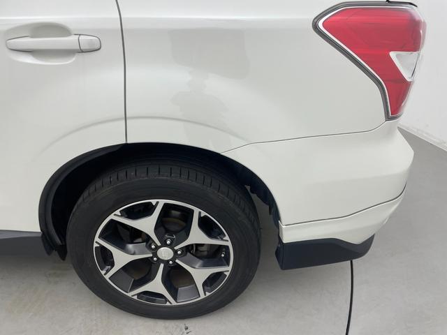 『コンフォートガード』はファブリック・コンビ・レザーの３パッケージをご用意。シートや天張り、フロアマットを光触媒でコーティングし防汚・撥水効果が期待でき、高年式や輸入車にもお勧めできる商品です。