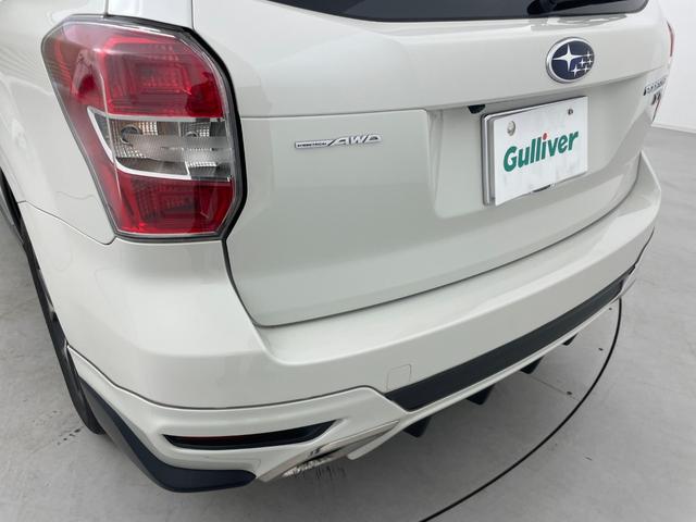 撥水で雨の日も視界をクリアにしてくれる『フロントウインドウ撥水コート』。撥水効果をキープしクリアな視界で安全をサポートしてくれます。