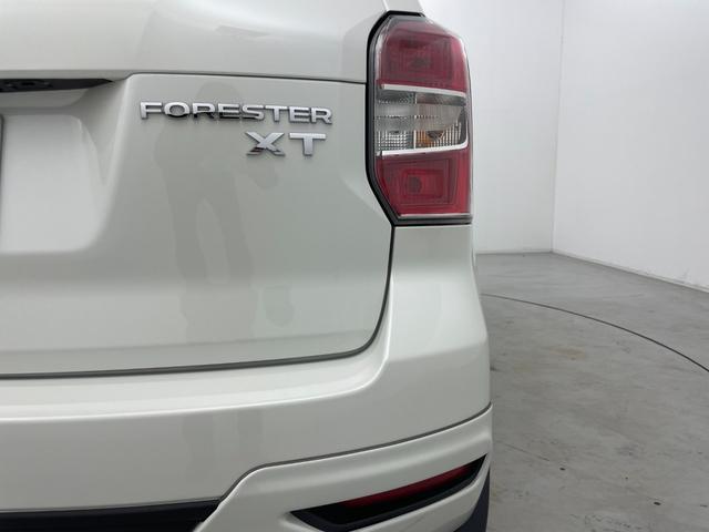 『ウロコポリッシュ』は専用の溶剤で研磨をし、気になるガラスウロコを除去します。頑固なウロコにも効果あり。お車の視界と美観をキープする為にお勧めしたい商品です。