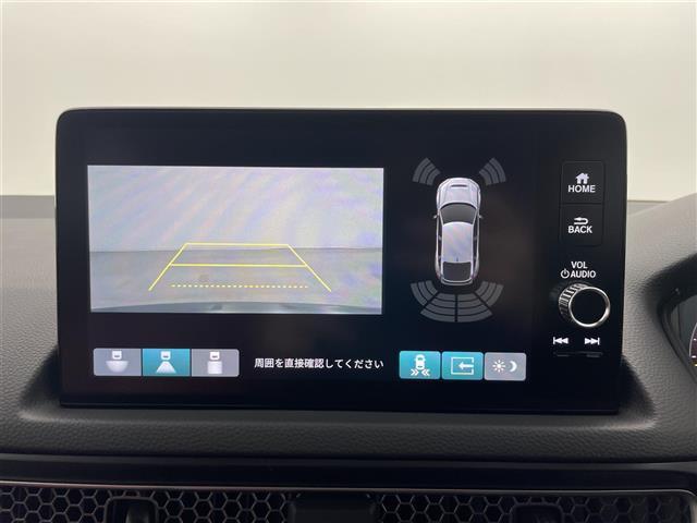 【バックモニター】後ろのカメラの映像をモニターに映し出すことができます！後方の見えない死角や、障害物との距離感をしっかり確認することができます！駐車が苦手な方におすすめです。