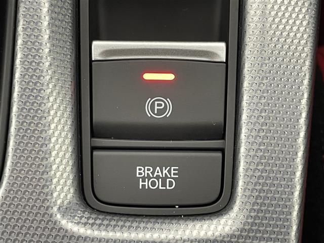 【電子制御パーキングブレーキ】パーキングブレーキを指先だけで操作可能です！力の弱い人にも安心してブレーキをかけていただけます！