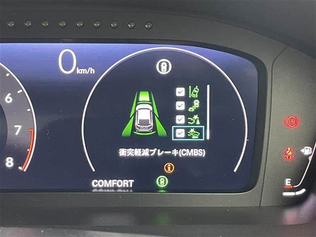 【衝突軽減ブレーキ（ＣＭＢＳ）】衝突するおそれが高い場合、音と光で注意して強いブレーキングを行い、衝突回避・被害軽減を支援します。機能には限界があるためご注意ください。