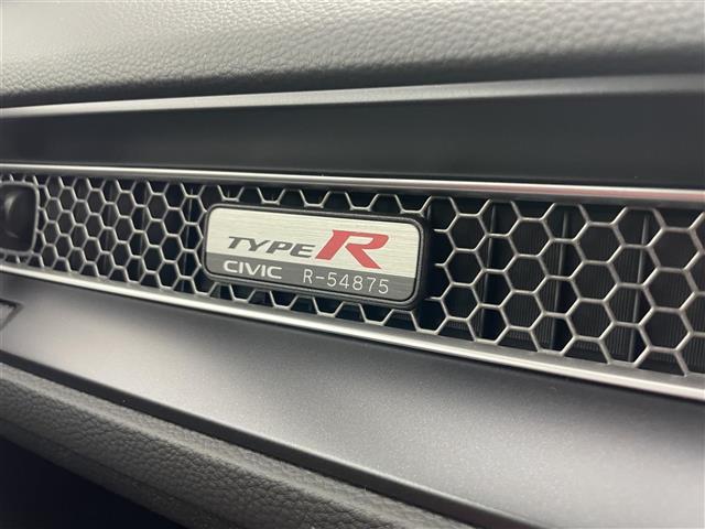 弊社で販売する電装品を取付可能です。他社様での電装品購入、取付けに関しましては、スタッフにご相談ください。お断りさせていただく場合もございますので、あらかじめご了承ください。