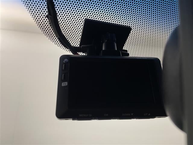 プリウス Sツーリングセレクション・G’s アルパイン9型ナビ バックカメラ フルセグTV 前後ドラレコ ETC LEDヘッドライト オートライト 純正G‘sアルミホイール スマートキー 衝突被害軽減ブレーキ クリアランスソナー 禁煙車(7枚目)