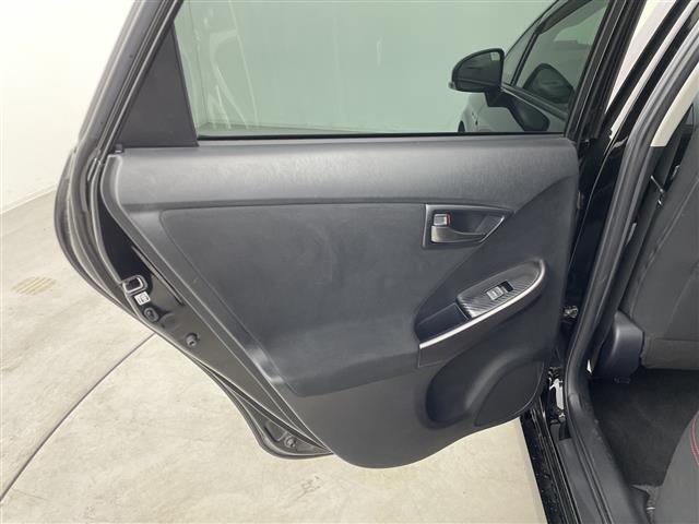 プリウス Sツーリングセレクション・G’s アルパイン9型ナビ バックカメラ フルセグTV 前後ドラレコ ETC LEDヘッドライト オートライト 純正G‘sアルミホイール スマートキー 衝突被害軽減ブレーキ クリアランスソナー 禁煙車(40枚目)