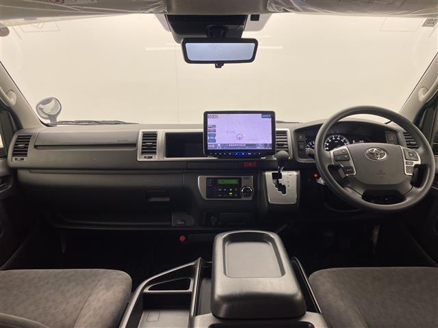 ハイエースワゴン ＧＬ　アルパイン１２．８型後席モニター　アルパイン１１型ナビ　全周囲カメラ　デジタルインナーミラー　電動スライドドア　ＬＥＤ　衝突被害軽減ブレーキ　レーンアシスト　オートライト　ＥＴＣ　ドラレコ　禁煙車（2枚目）