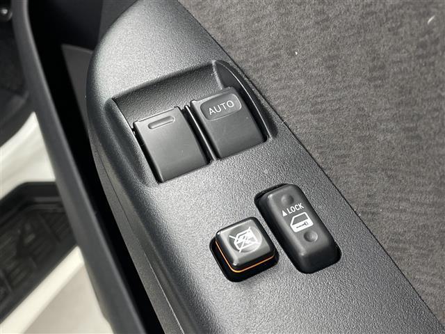 ハイエースワゴン ＧＬ　アルパイン１２．８型後席モニター　アルパイン１１型ナビ　全周囲カメラ　デジタルインナーミラー　電動スライドドア　ＬＥＤ　衝突被害軽減ブレーキ　レーンアシスト　オートライト　ＥＴＣ　ドラレコ　禁煙車（27枚目）