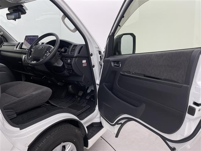 ハイエースワゴン ＧＬ　アルパイン１２．８型後席モニター　アルパイン１１型ナビ　全周囲カメラ　デジタルインナーミラー　電動スライドドア　ＬＥＤ　衝突被害軽減ブレーキ　レーンアシスト　オートライト　ＥＴＣ　ドラレコ　禁煙車（40枚目）