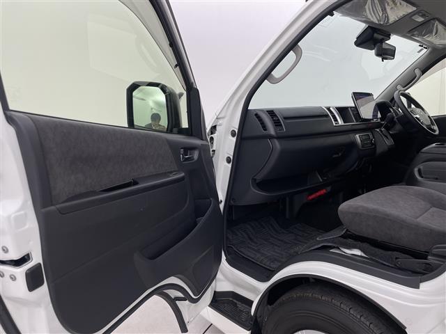 ハイエースワゴン ＧＬ　アルパイン１２．８型後席モニター　アルパイン１１型ナビ　全周囲カメラ　デジタルインナーミラー　電動スライドドア　ＬＥＤ　衝突被害軽減ブレーキ　レーンアシスト　オートライト　ＥＴＣ　ドラレコ　禁煙車（41枚目）