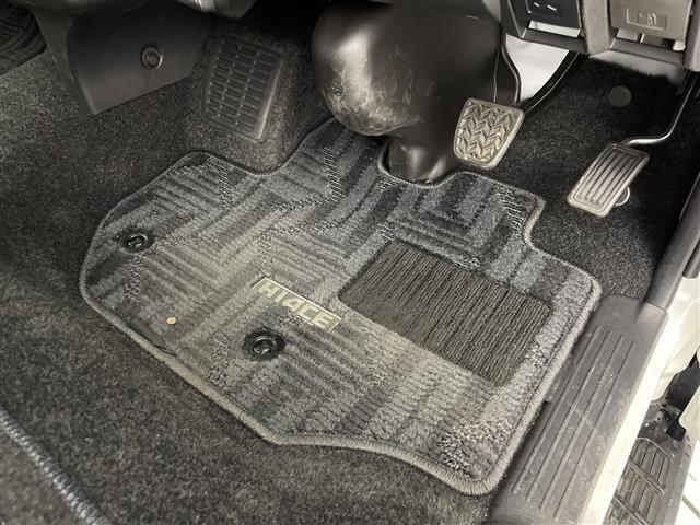 ハイエースワゴン ＧＬ　アルパイン１２．８型後席モニター　アルパイン１１型ナビ　全周囲カメラ　デジタルインナーミラー　電動スライドドア　ＬＥＤ　衝突被害軽減ブレーキ　レーンアシスト　オートライト　ＥＴＣ　ドラレコ　禁煙車（42枚目）