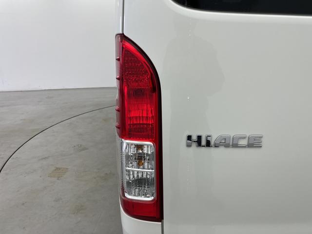 ハイエースワゴン ＧＬ　アルパイン１２．８型後席モニター　アルパイン１１型ナビ　全周囲カメラ　デジタルインナーミラー　電動スライドドア　ＬＥＤ　衝突被害軽減ブレーキ　レーンアシスト　オートライト　ＥＴＣ　ドラレコ　禁煙車（70枚目）