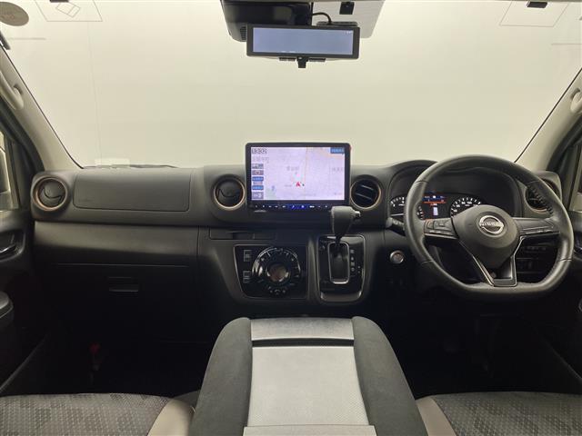 キャラバン ロンググランドプレミアムＧＸ　アルパイン１１インチナビ　全周囲カメラ　フルセグＴＶ　電動スライドドア　ＥＴＣ　ドラレコ　シートヒーター　衝突被害軽減ブレーキ　ＬＥＤヘッドライト　オートライト　横滑り防止装置　スマートキー　禁煙車（2枚目）