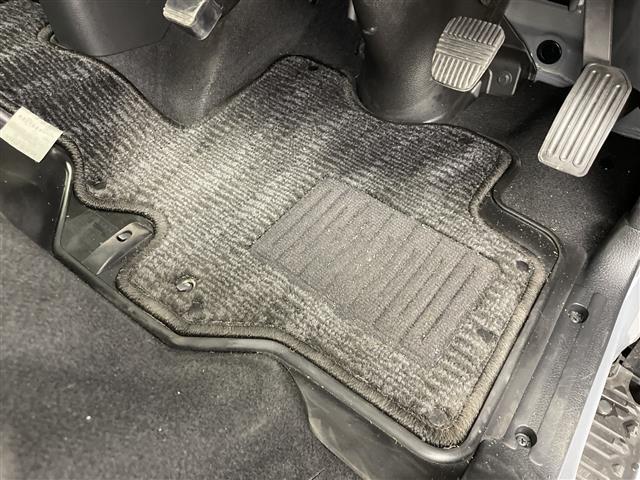 キャラバン ロンググランドプレミアムＧＸ　アルパイン１１インチナビ　全周囲カメラ　フルセグＴＶ　電動スライドドア　ＥＴＣ　ドラレコ　シートヒーター　衝突被害軽減ブレーキ　ＬＥＤヘッドライト　オートライト　横滑り防止装置　スマートキー　禁煙車（42枚目）