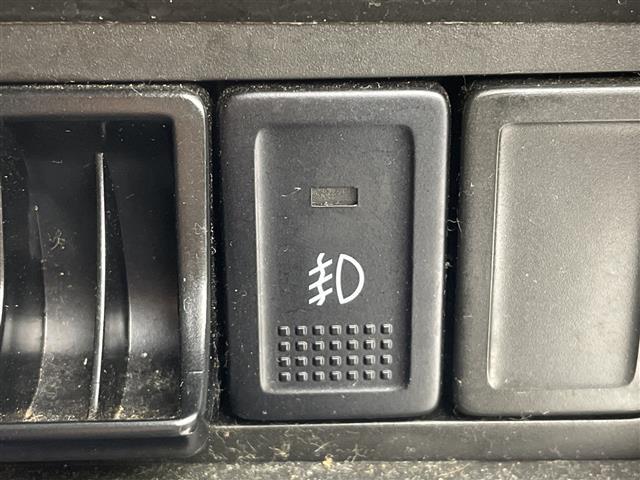 スイフトスポーツ ベースグレード 6MT ナビ ワンセグTV HIDヘッドライト オートライト スマートキー 純正アルミホイール 横滑り防止装置 スーパーチャージャー プッシュスタートボタン フォグランプ フロアマット ABS(7枚目)