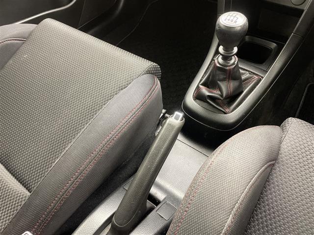 スイフトスポーツ ベースグレード 6MT ナビ ワンセグTV HIDヘッドライト オートライト スマートキー 純正アルミホイール 横滑り防止装置 スーパーチャージャー プッシュスタートボタン フォグランプ フロアマット ABS(18枚目)