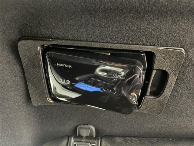 BRZ S 6速MT アルカンターラ&レザーシート ナビ フルセグTV シートヒーター ETC ドラレコ HIDヘッドライト オートライト フォグランプ スマートキー シートヒーター 純正アルミホイール 禁煙車(6枚目)