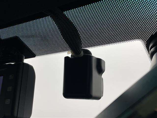 BRZ S 6速MT アルカンターラ&レザーシート ナビ フルセグTV シートヒーター ETC ドラレコ HIDヘッドライト オートライト フォグランプ スマートキー シートヒーター 純正アルミホイール 禁煙車(8枚目)