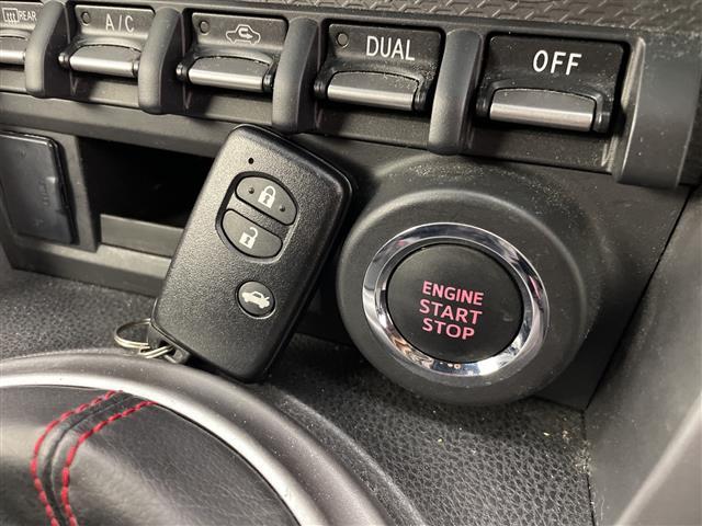 BRZ S 6速MT アルカンターラ&レザーシート ナビ フルセグTV シートヒーター ETC ドラレコ HIDヘッドライト オートライト フォグランプ スマートキー シートヒーター 純正アルミホイール 禁煙車(10枚目)