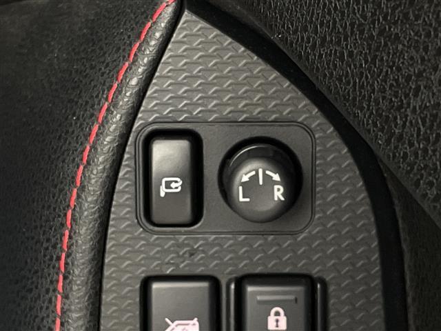 BRZ S 6速MT アルカンターラ&レザーシート ナビ フルセグTV シートヒーター ETC ドラレコ HIDヘッドライト オートライト フォグランプ スマートキー シートヒーター 純正アルミホイール 禁煙車(13枚目)