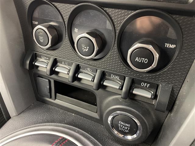 BRZ S 6速MT アルカンターラ&レザーシート ナビ フルセグTV シートヒーター ETC ドラレコ HIDヘッドライト オートライト フォグランプ スマートキー シートヒーター 純正アルミホイール 禁煙車(15枚目)