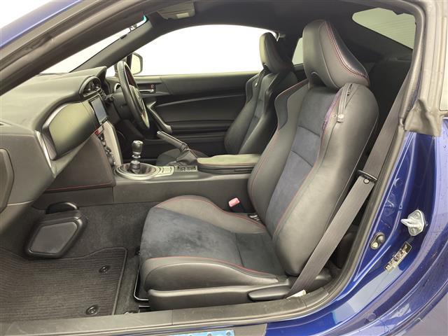 BRZ S 6速MT アルカンターラ&レザーシート ナビ フルセグTV シートヒーター ETC ドラレコ HIDヘッドライト オートライト フォグランプ スマートキー シートヒーター 純正アルミホイール 禁煙車(34枚目)