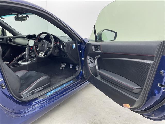 BRZ S 6速MT アルカンターラ&レザーシート ナビ フルセグTV シートヒーター ETC ドラレコ HIDヘッドライト オートライト フォグランプ スマートキー シートヒーター 純正アルミホイール 禁煙車(41枚目)