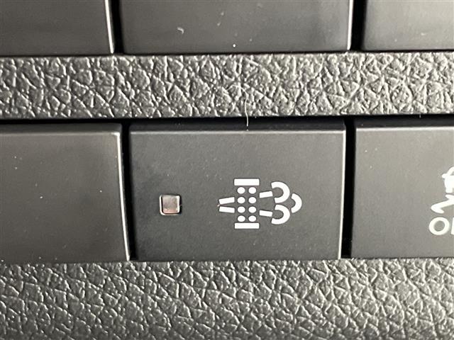 キャラバン ロンググランドプレミアムＧＸ　登録済未使用車　４ＷＤ　デジタルインナーミラー　全周囲カメラ　電動スライドドア　ハーフレザーシート　シートヒーター　衝突被害軽減ブレーキ　クリアランスソナー　スマートキー　リアヒーター／クーラー　禁煙（9枚目）