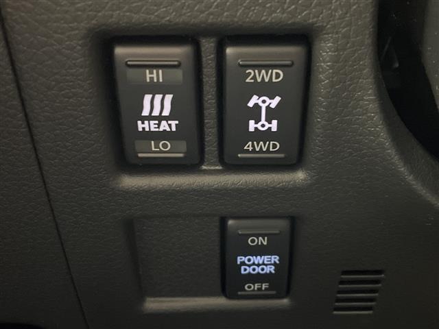 キャラバン ロンググランドプレミアムＧＸ　登録済未使用車　４ＷＤ　デジタルインナーミラー　全周囲カメラ　電動スライドドア　ハーフレザーシート　シートヒーター　衝突被害軽減ブレーキ　クリアランスソナー　スマートキー　リアヒーター／クーラー　禁煙（13枚目）