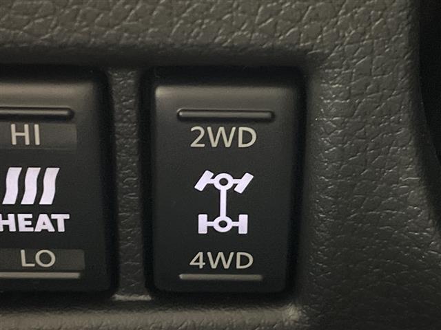 キャラバン ロンググランドプレミアムＧＸ　登録済未使用車　４ＷＤ　デジタルインナーミラー　全周囲カメラ　電動スライドドア　ハーフレザーシート　シートヒーター　衝突被害軽減ブレーキ　クリアランスソナー　スマートキー　リアヒーター／クーラー　禁煙（14枚目）