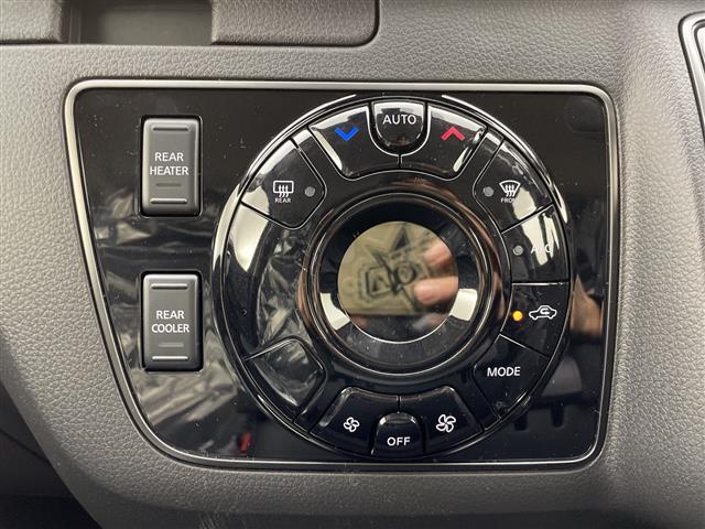 キャラバン ロンググランドプレミアムＧＸ　登録済未使用車　４ＷＤ　デジタルインナーミラー　全周囲カメラ　電動スライドドア　ハーフレザーシート　シートヒーター　衝突被害軽減ブレーキ　クリアランスソナー　スマートキー　リアヒーター／クーラー　禁煙（16枚目）