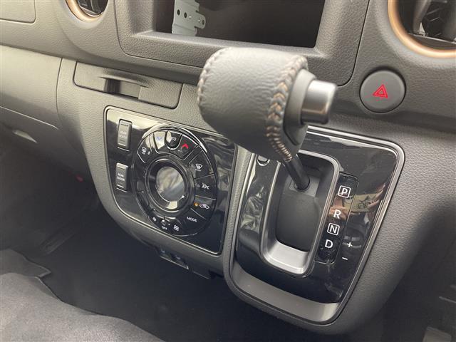 キャラバン ロンググランドプレミアムＧＸ　登録済未使用車　４ＷＤ　デジタルインナーミラー　全周囲カメラ　電動スライドドア　ハーフレザーシート　シートヒーター　衝突被害軽減ブレーキ　クリアランスソナー　スマートキー　リアヒーター／クーラー　禁煙（17枚目）