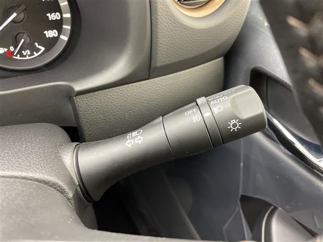 キャラバン ロンググランドプレミアムＧＸ　登録済未使用車　４ＷＤ　デジタルインナーミラー　全周囲カメラ　電動スライドドア　ハーフレザーシート　シートヒーター　衝突被害軽減ブレーキ　クリアランスソナー　スマートキー　リアヒーター／クーラー　禁煙（23枚目）