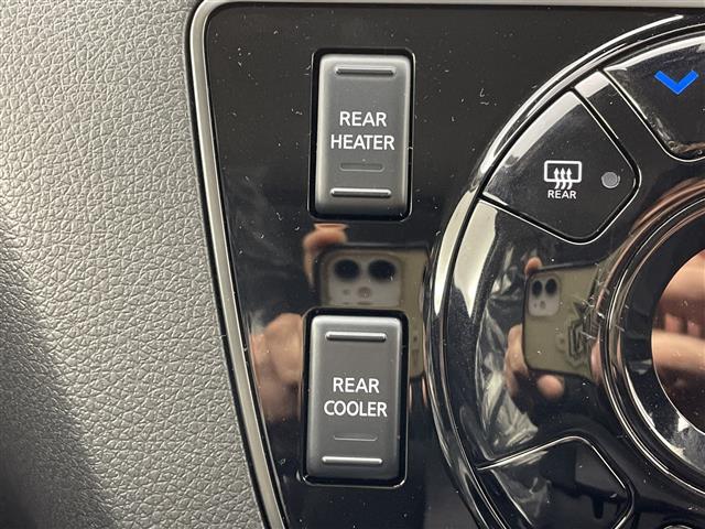 キャラバン ロンググランドプレミアムＧＸ　登録済未使用車　４ＷＤ　デジタルインナーミラー　全周囲カメラ　電動スライドドア　ハーフレザーシート　シートヒーター　衝突被害軽減ブレーキ　クリアランスソナー　スマートキー　リアヒーター／クーラー　禁煙（25枚目）