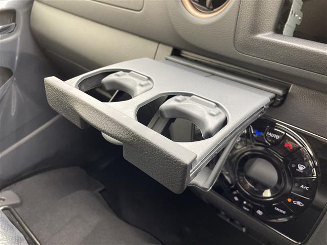 キャラバン ロンググランドプレミアムＧＸ　登録済未使用車　４ＷＤ　デジタルインナーミラー　全周囲カメラ　電動スライドドア　ハーフレザーシート　シートヒーター　衝突被害軽減ブレーキ　クリアランスソナー　スマートキー　リアヒーター／クーラー　禁煙（29枚目）